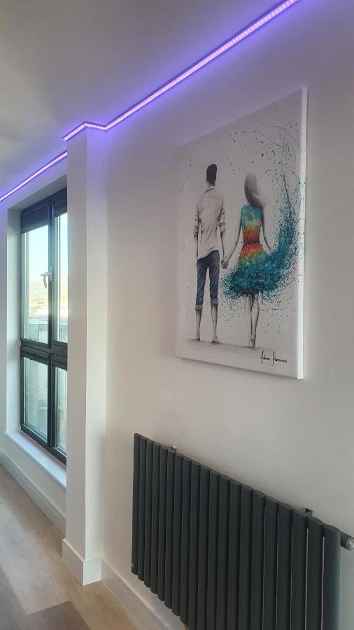 Central Penthouse With Hot Tub & Views 24 Cheltenham Esterno foto