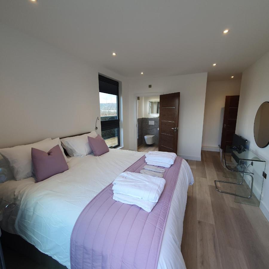 Central Penthouse With Hot Tub & Views 24 Cheltenham Esterno foto