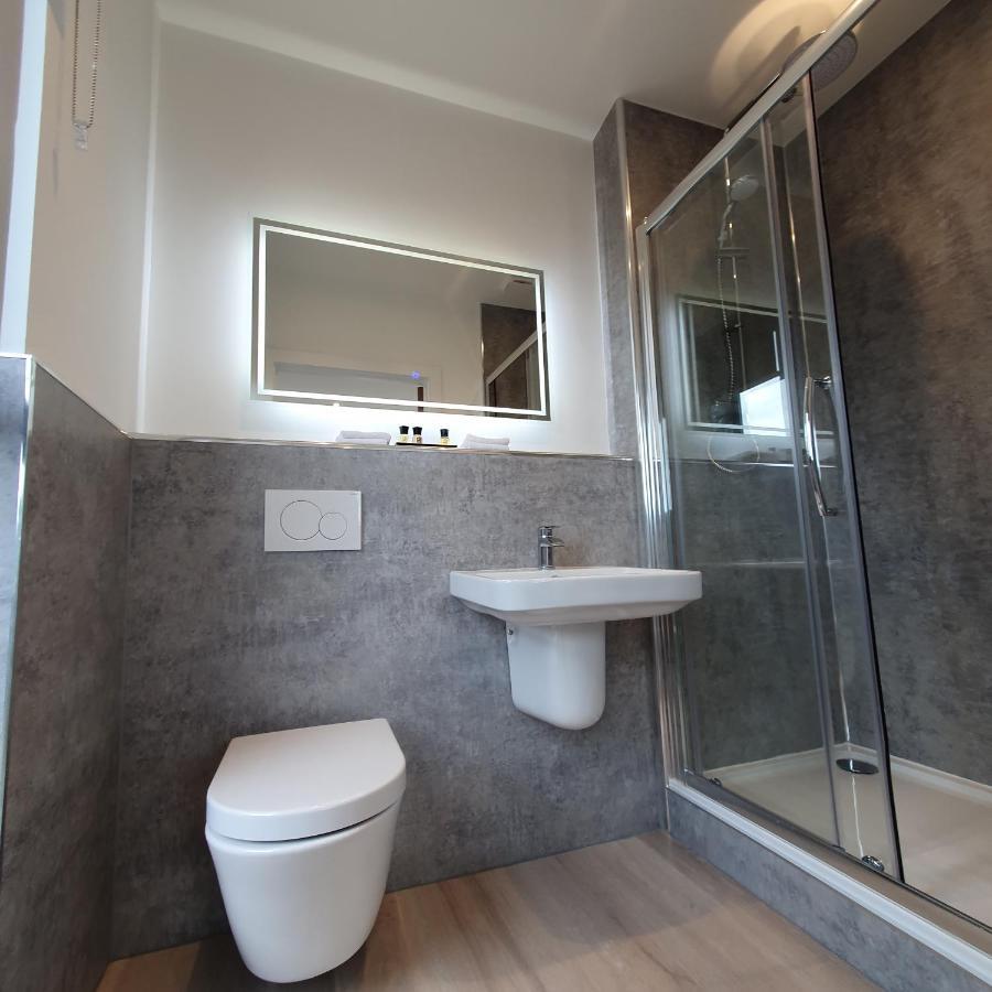 Central Penthouse With Hot Tub & Views 24 Cheltenham Esterno foto