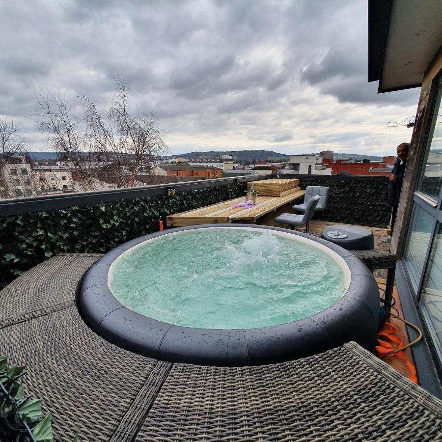 Central Penthouse With Hot Tub & Views 24 Cheltenham Esterno foto