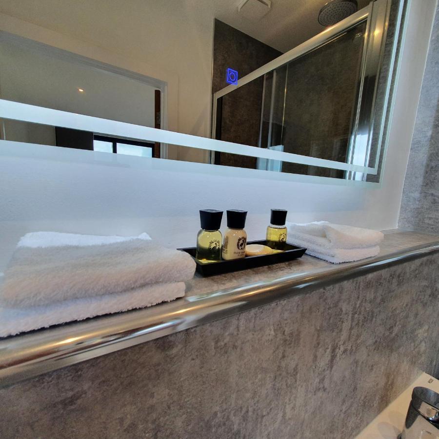 Central Penthouse With Hot Tub & Views 24 Cheltenham Esterno foto