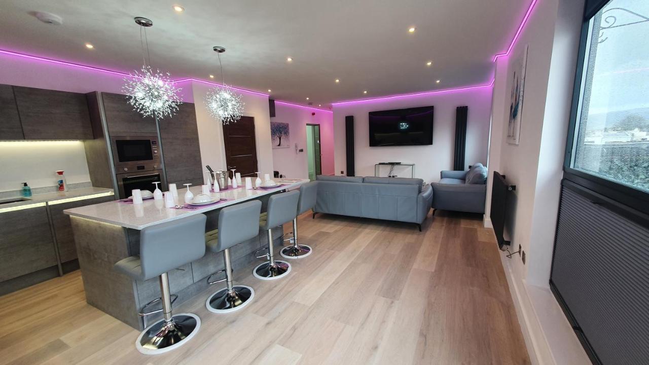 Central Penthouse With Hot Tub & Views 24 Cheltenham Esterno foto