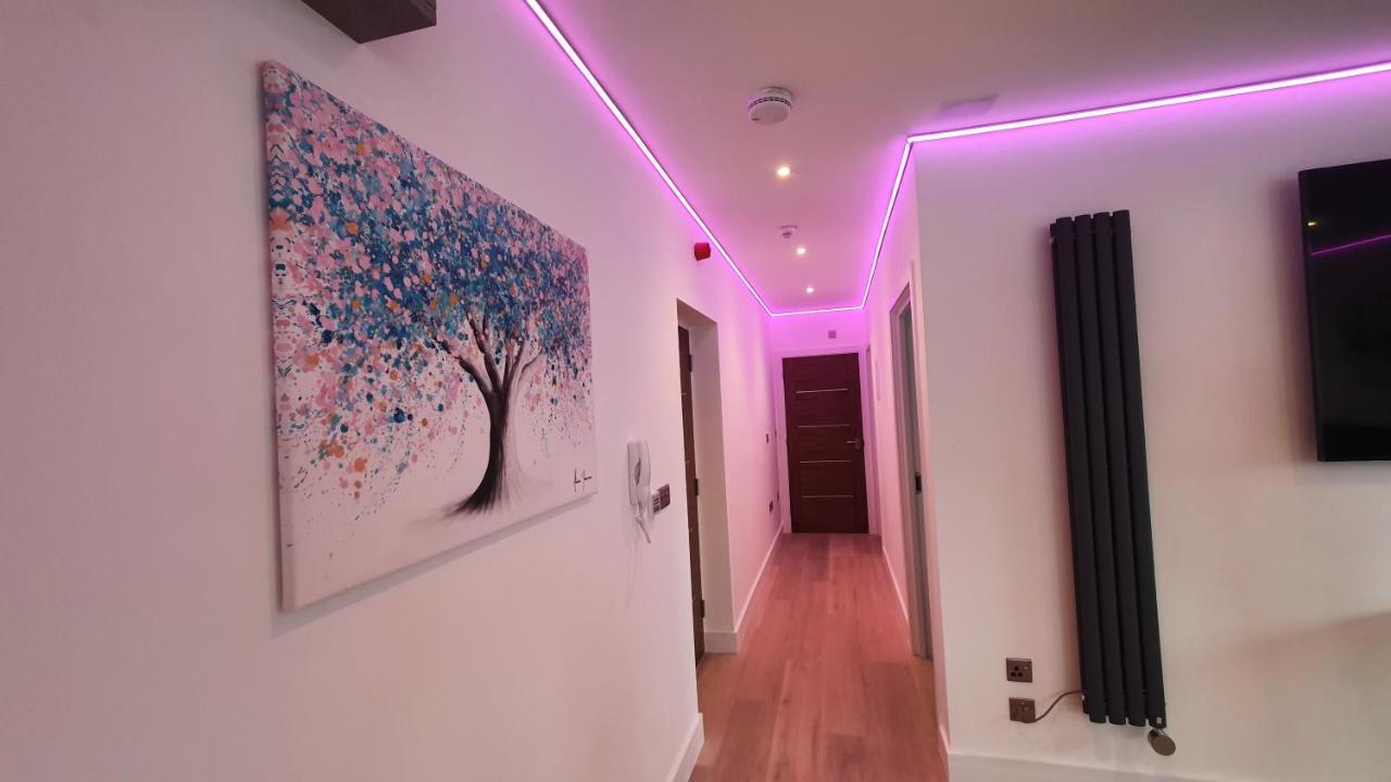 Central Penthouse With Hot Tub & Views 24 Cheltenham Esterno foto