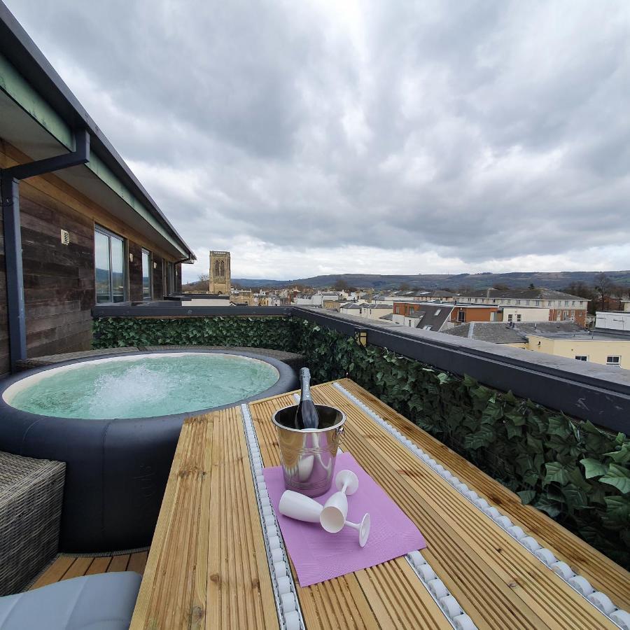 Central Penthouse With Hot Tub & Views 24 Cheltenham Esterno foto