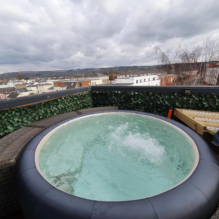Central Penthouse With Hot Tub & Views 24 Cheltenham Esterno foto