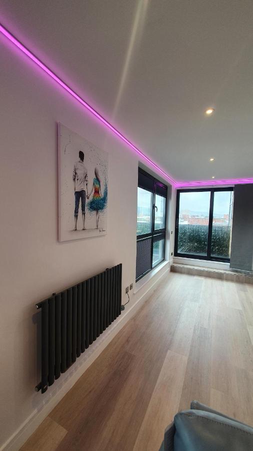 Central Penthouse With Hot Tub & Views 24 Cheltenham Esterno foto