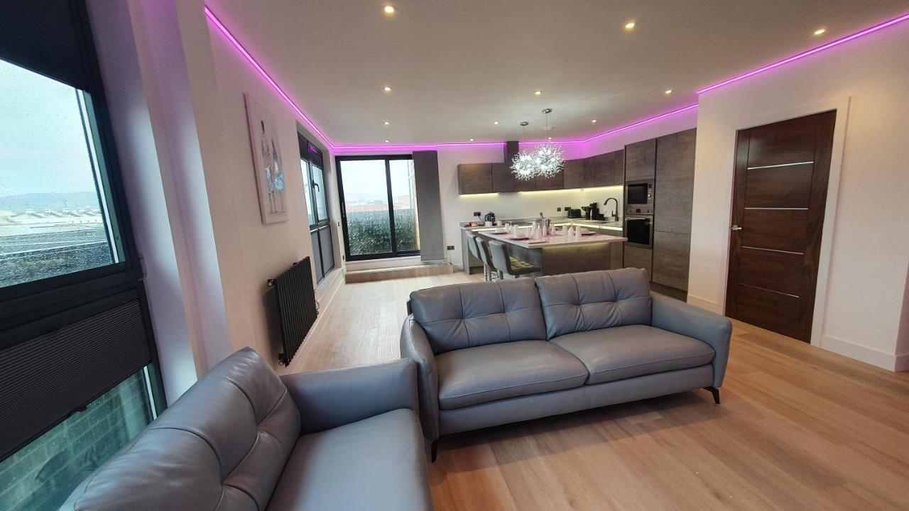 Central Penthouse With Hot Tub & Views 24 Cheltenham Esterno foto